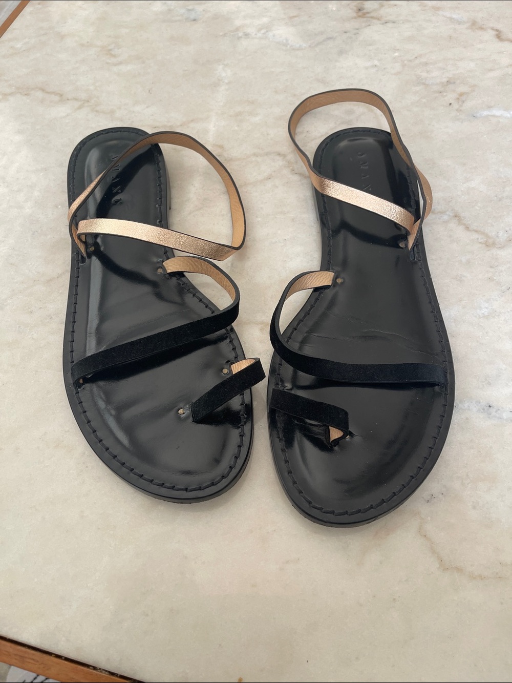 Amanu Black & Rose Gold Strappy Flat Sandals sz X